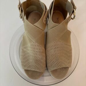 NYDJ Women's Charisma sp Espadrille Wedge Sandal SAND size 7